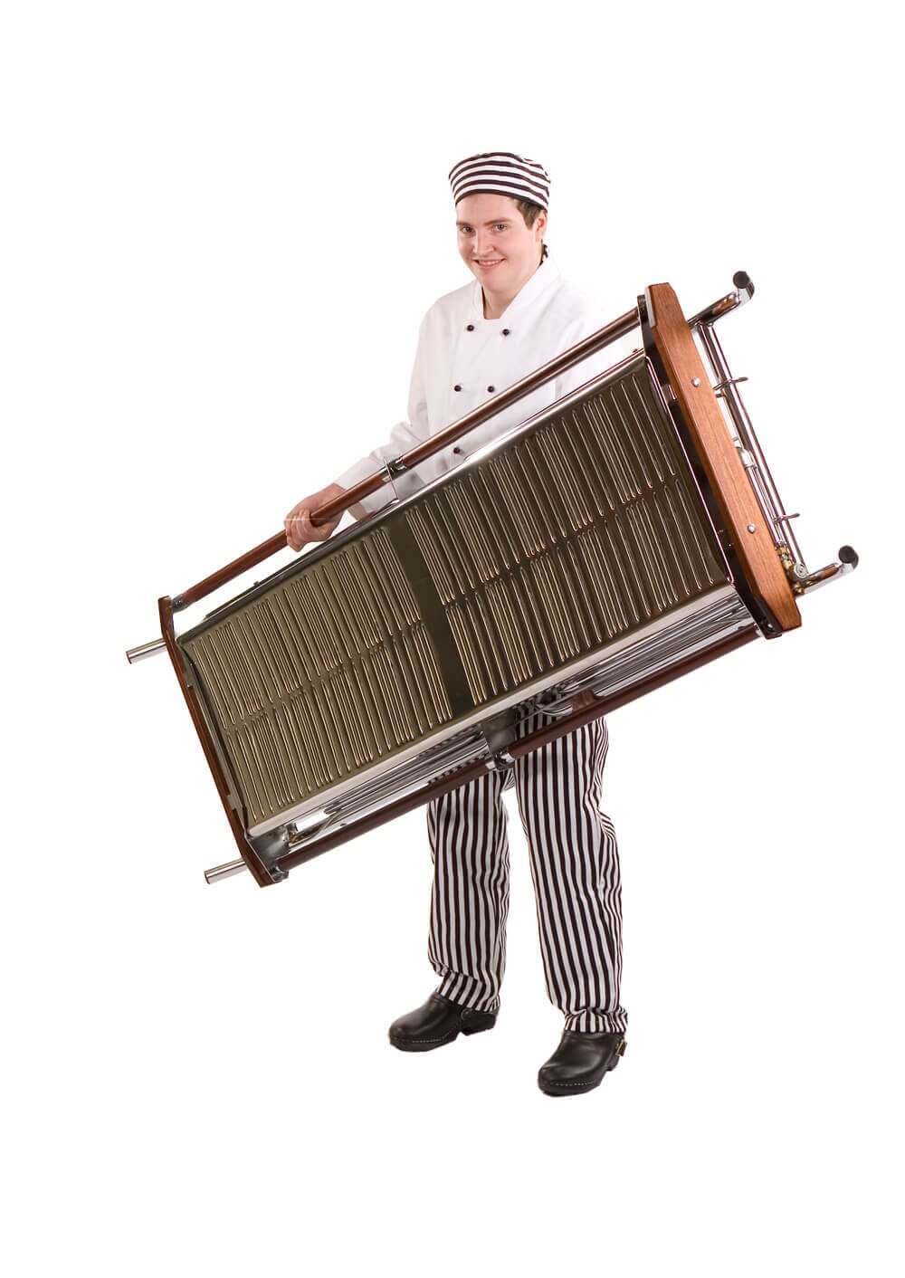 Easy-to-transport Cinders barbecue lifted by caterer